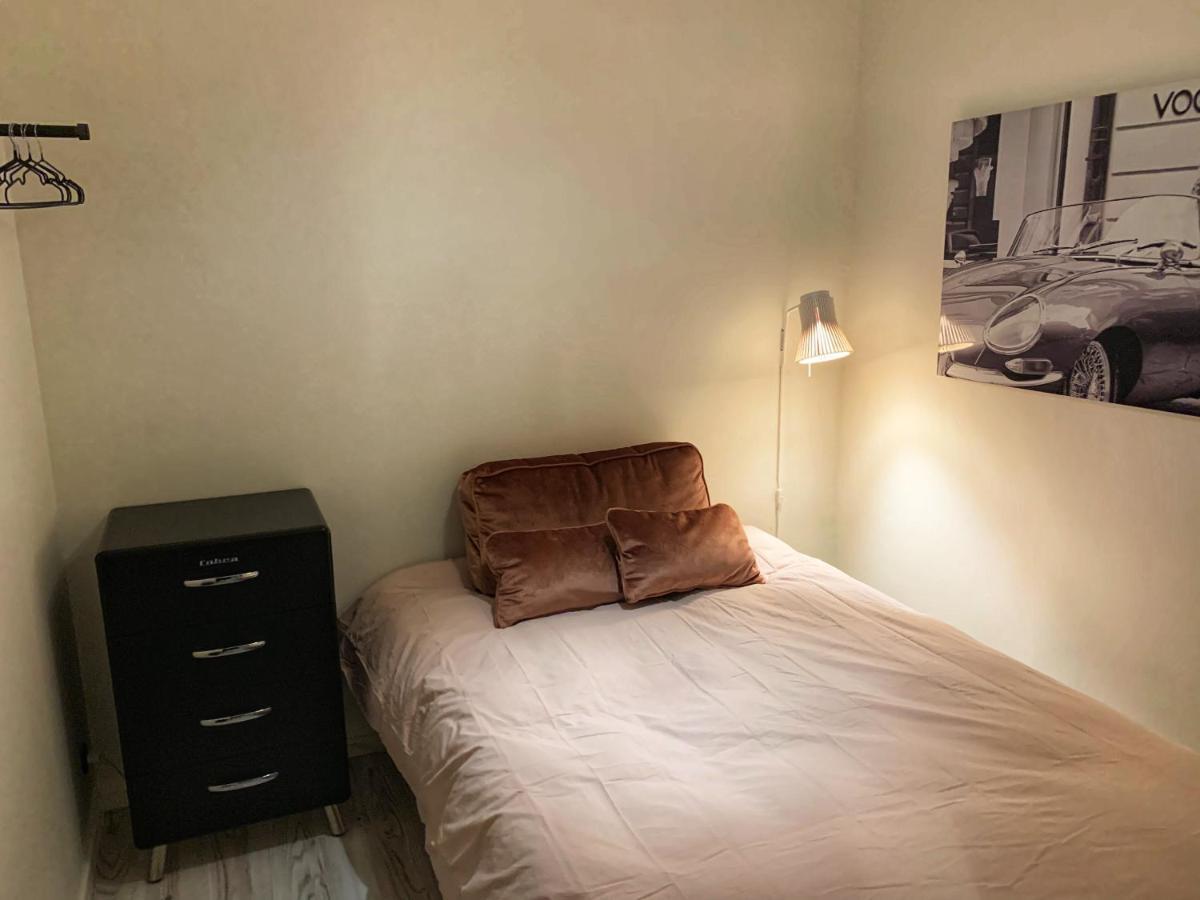 Broncks Apartment 1 - Modern 2-Bedroom In The Heart Of Tórshavn Exteriör bild